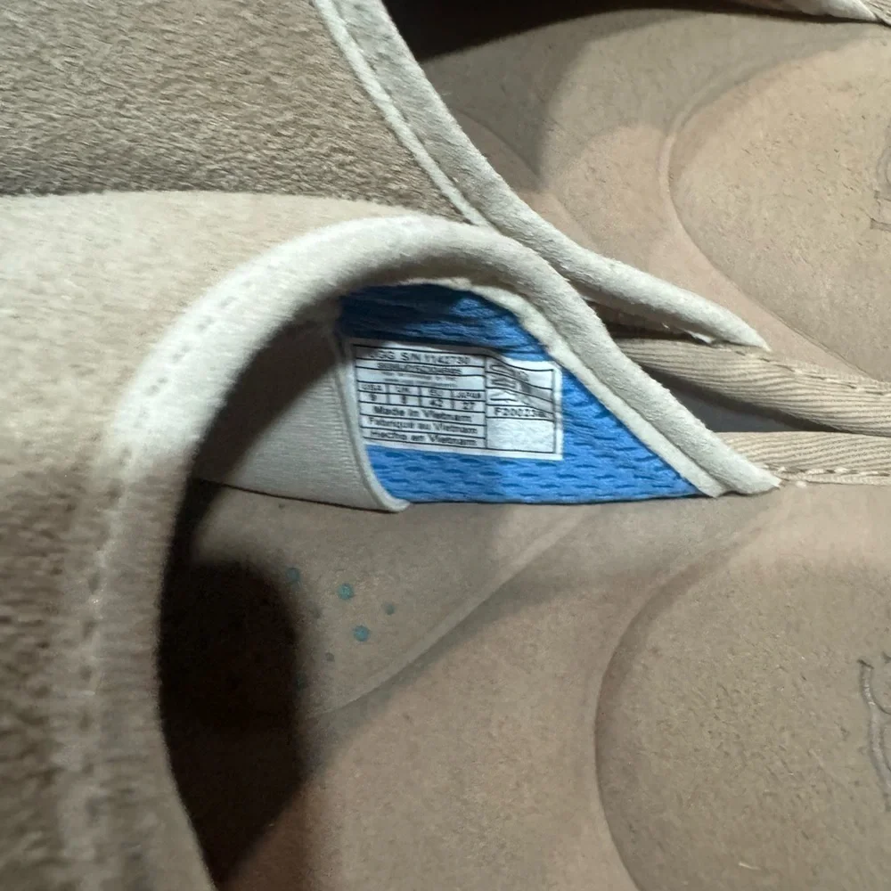 UGG Men's Goldencoast Strap tan Slide size 9